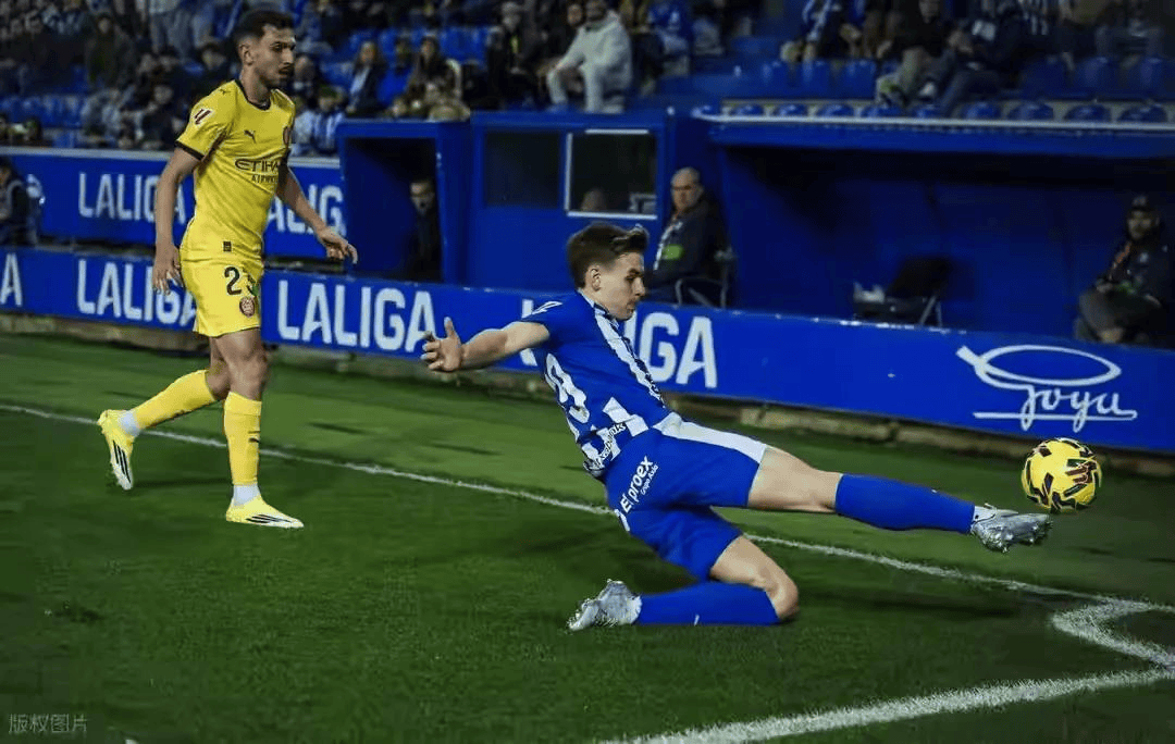 西甲榜首又易主，皇马第3次让位，巴萨笑纳大礼